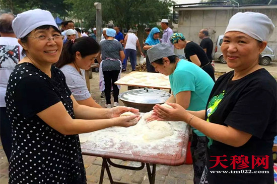 天穆东苑社区内充满了节日的气氛