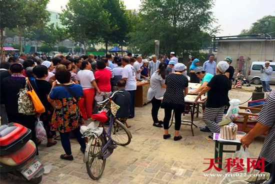 天穆东苑社区内充满了节日的气氛。