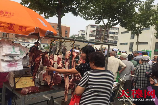 天穆东苑社区内充满了节日的气氛。