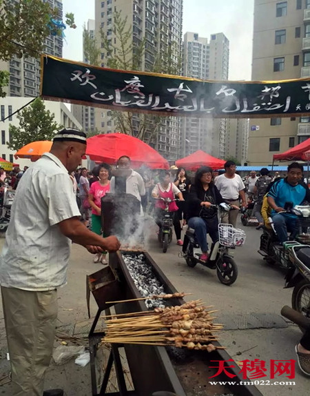 天穆东苑社区内充满了节日的气氛。
