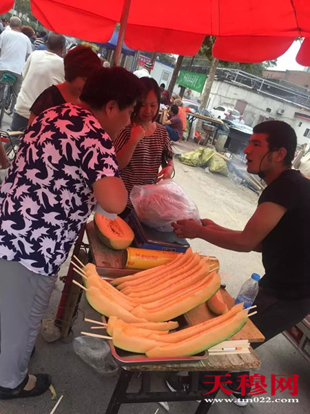 天穆东苑社区内充满了节日的气氛。