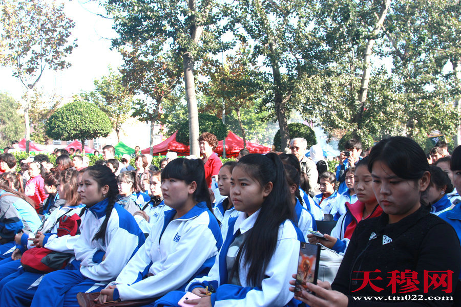 第四届天津天穆古尔邦文化节在天穆东苑社区隆重举行。