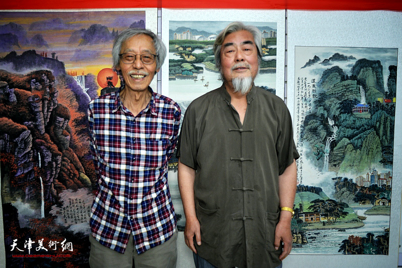 左起：姚景卿、陈连羲在陈连羲书画艺术展现场。