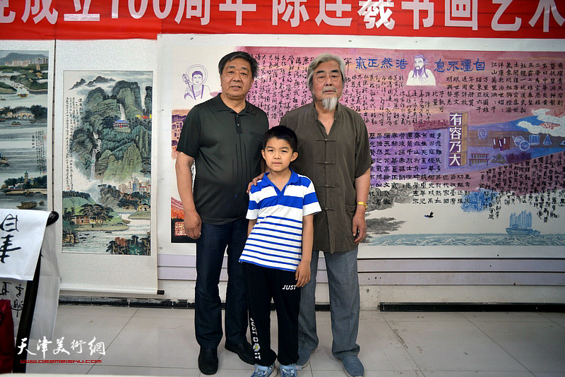 陈连羲、由明胜在陈连羲书画艺术展现场。