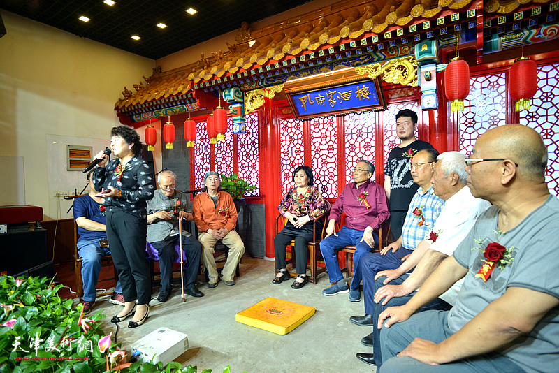 著名画家万珂新喜收新徒杨斌拜师仪式现场。