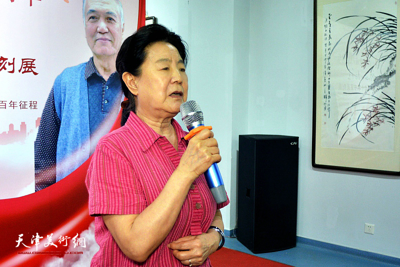 天津市政协原副主席曹秀荣致辞并宣布展览开幕。