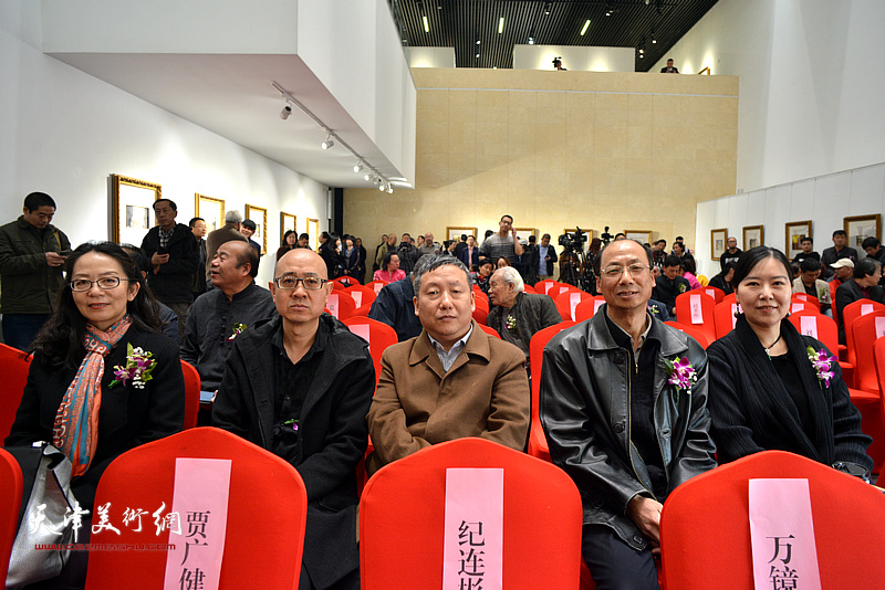 张春雨、赵耀双、马驰、卢永琇、任欢在画展开幕仪式现场。