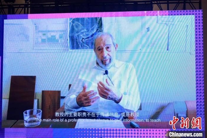 西班牙建筑大师阿尔瓦罗·西扎视频发言。