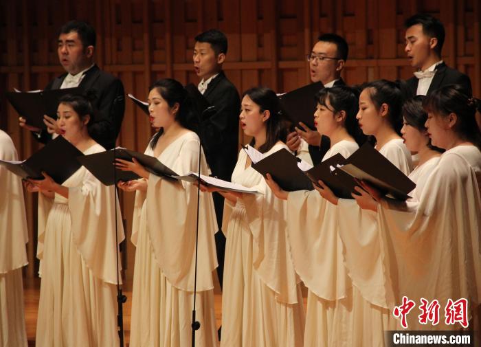 图为“别担心音乐会”直播现场。　张一辰 摄