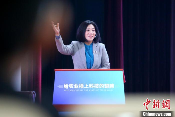 图为山东省农科院第二届农业科技成果秋季拍卖会现场。 沙见龙 摄