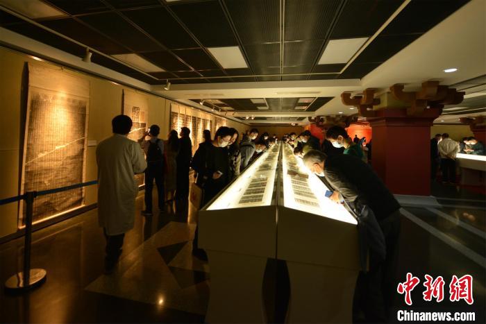 大唐气象——上海图书馆藏唐碑善本展。　上海图书馆 供图