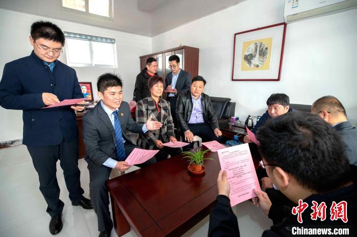 “搭车”互联网山东山村里的“土坷垃”生出“金蛋蛋”