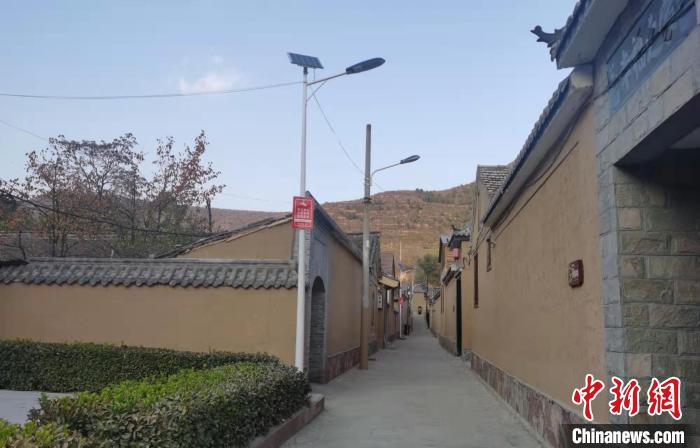 泽城村在街头巷尾安装了70余处摄像头、12个云喇叭，实现村务智慧管理，打造平安乡村。　吴琼 摄