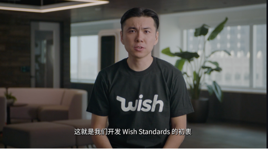 穿黑色衣服的人在房间里

中度可信度描述已自动生成