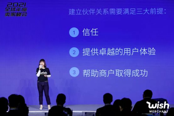 人在舞台上表演的几个人

低可信度描述已自动生成