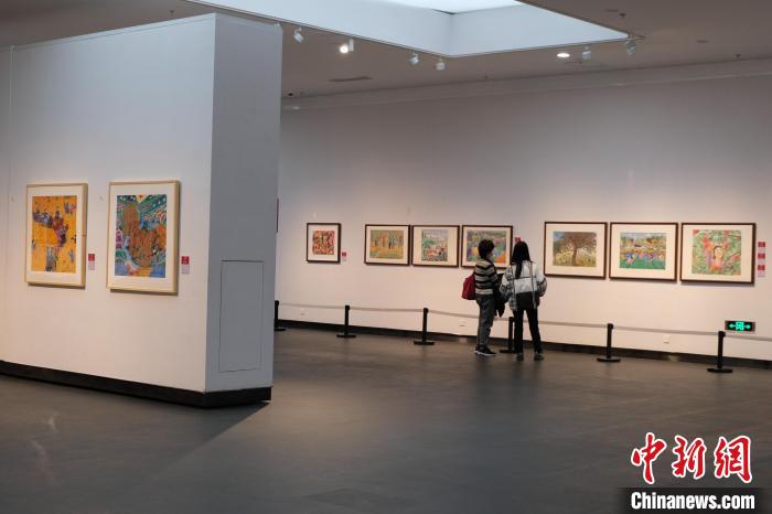 民众在现场参观。 石小杰 摄