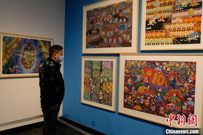 民众在现场参观。 石小杰 摄