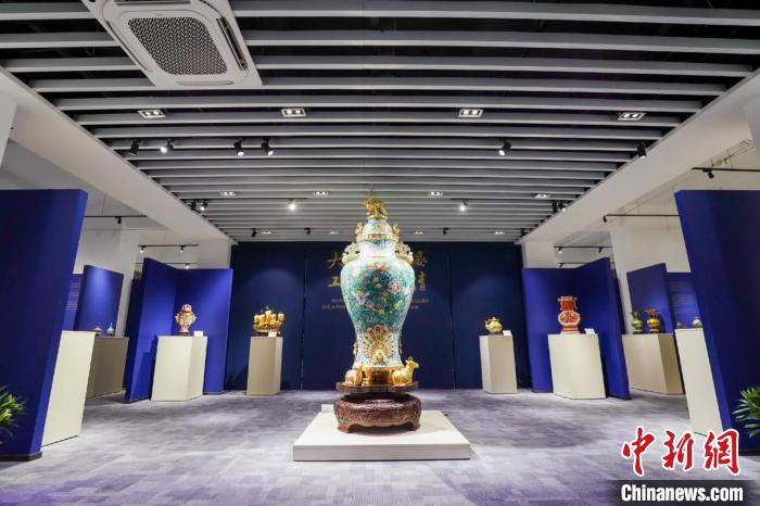 景泰蓝艺术大展亮相暨南大学庆祝建校115周年