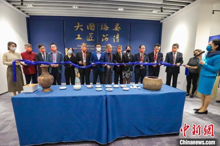 开幕仪式剪彩现场 中外珐琅美术馆供图