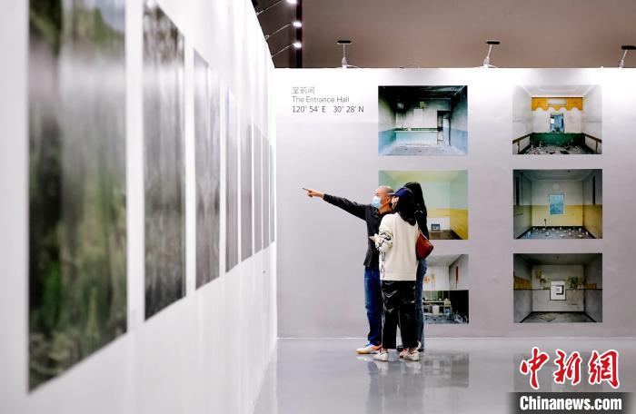 展览一角。 三影堂摄影艺术中心供图