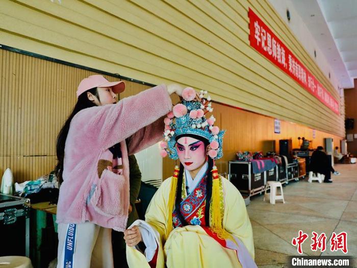 四川南充:40名川剧“新军”迎来“期末大考”