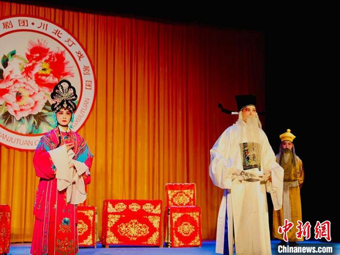 南充川剧非遗传习班汇报表演。 杨波 摄