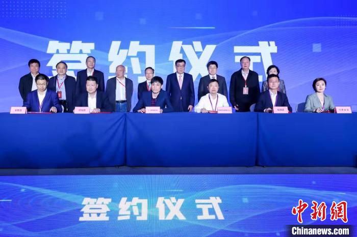 首届碳中和创新与投资发展论论坛现场。　王景裕 摄