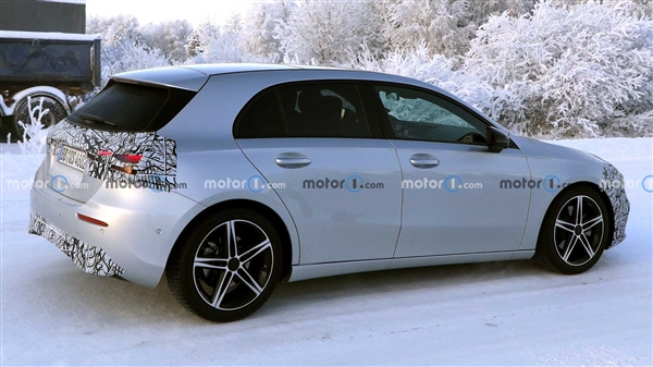 新款奔驰A级路试谍照曝光!有望换装吉利发动机