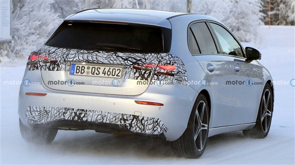 新款奔驰A级路试谍照曝光!有望换装吉利发动机