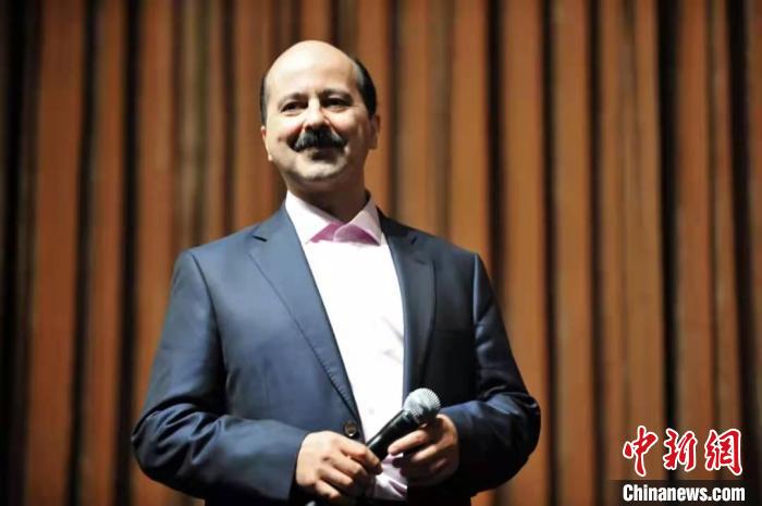 俄罗斯钢琴家安德烈·伊万诺维奇首登山西舞台