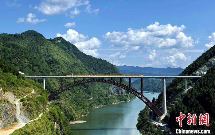 张吉怀高铁今起开始售票12月6日开通运营