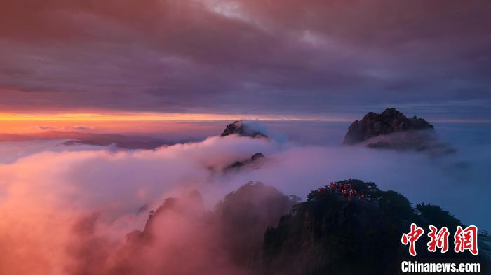 黄山风光图 黄辉 摄