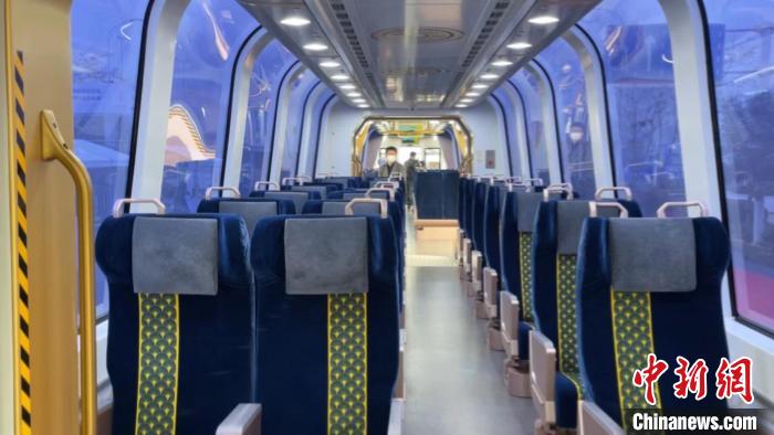 列车内部。　关紫文 摄