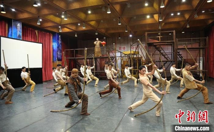 舞剧《28天》回溯开国大典背后故事“张灯结彩”完成重大任务