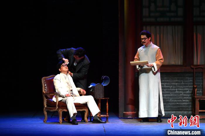 图为开幕式音乐剧《瞿秋白》演出现场。　吕明 摄