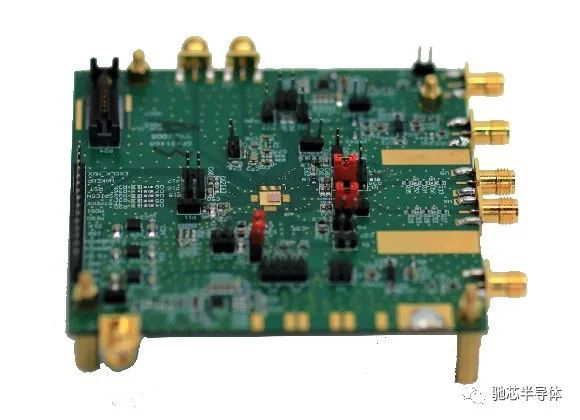 另一款开发板，具有8个天线接口