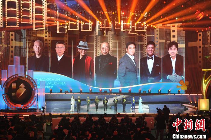 长春电影节“金鹿奖”评委会亮相。 张瑶 摄