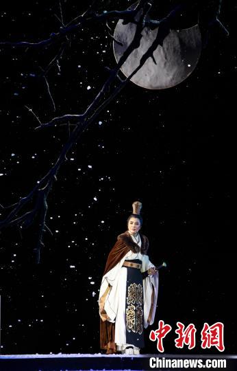 福建芳华越剧院重新创排越剧《信陵君》剧照。　福建芳华越剧院供图