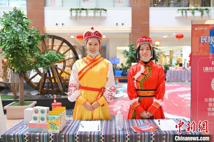 民族市集展示各地特产。 藤蔓儿传媒供图