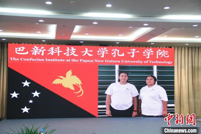 巴布亚新几内亚学员表演节目《茉莉花》。 梁钦卿 摄 摄