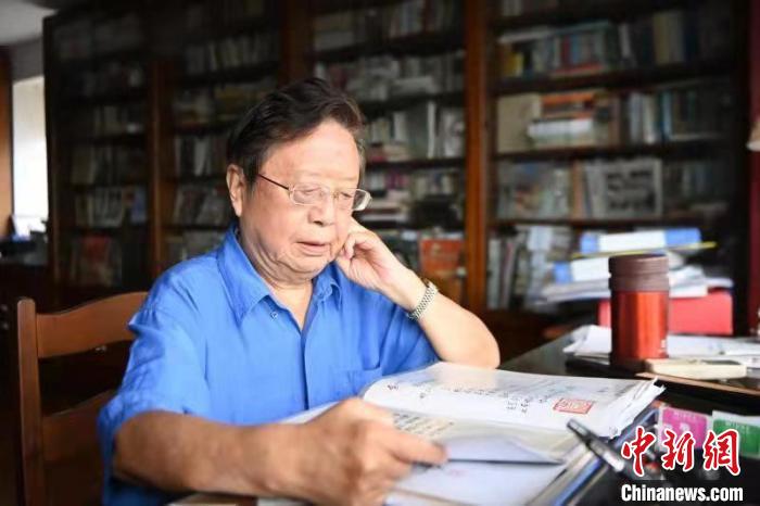 “巴蜀鬼才”魏明伦：戏剧不是遗憾的艺术希望后继有人仰头看戏