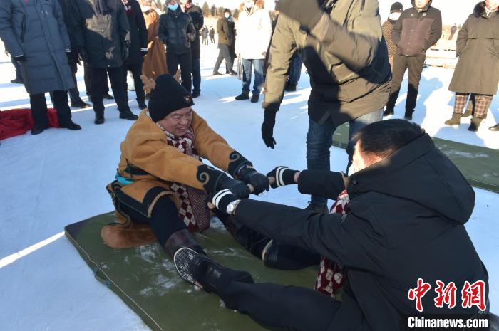 图为“拉棍”比赛现场。　鄂伦春自治旗融媒体中心供图