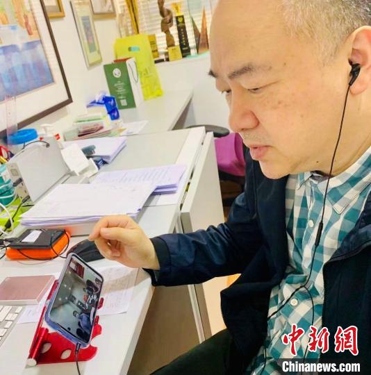 香港导演高志森：香港文艺工作者应多到内地走一走