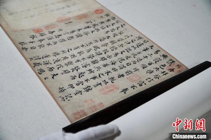 图为展出的藏品。　周燕玲 摄