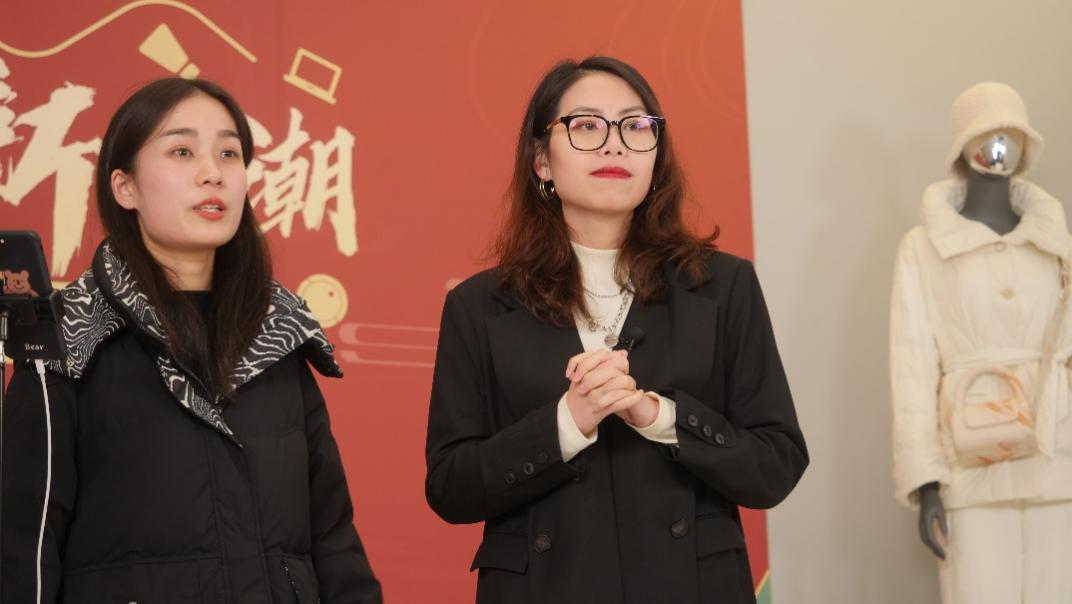 过去25年的时间,艾莱依逐步完成了从代加工到自主品牌的蜕变,是中国制造业崛起的亲历者。