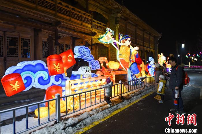 山西以夜游夜演夜市为亮点,不断延长游客停留时间。 武俊杰 摄