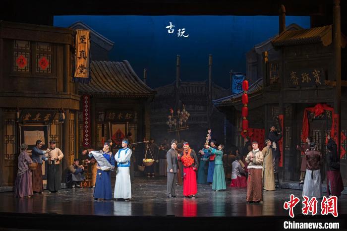 北京人艺《古玩》年后再开场导演唐烨:少点经验多些初心