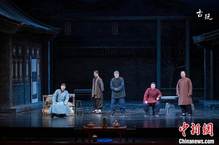 北京人艺《古玩》年后再开场 李春光 摄