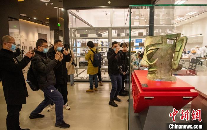 “出差”春晚的三星堆青铜大面具“回家”正式面向公众展出