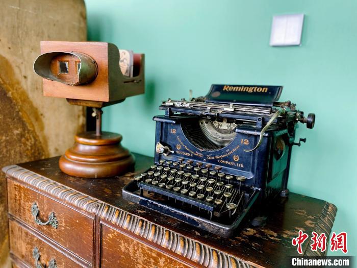 老上海旧物件展示。 罗欣悦 摄